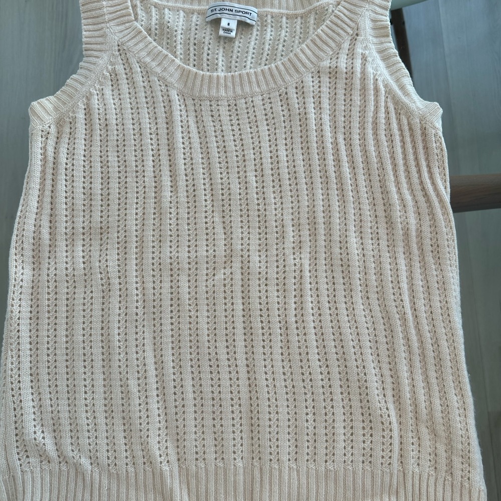 St. John sport -100% cashmere knit tank size small - small hole